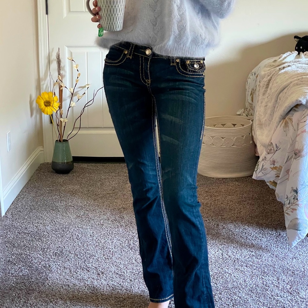 LA IDOL Jeans with stitching and embellishments.